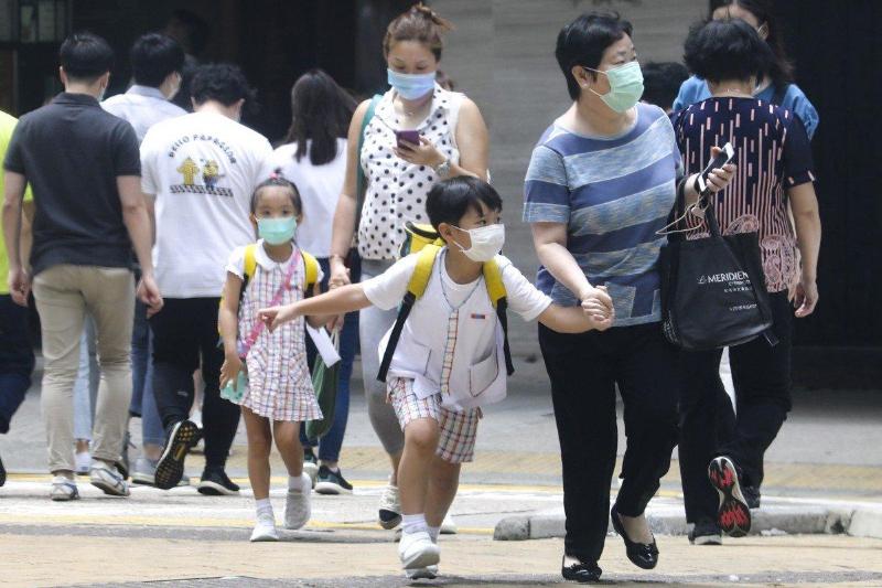 Коронавирустың төртінші толқыны: Гонконгте барлық мектеп жабылады