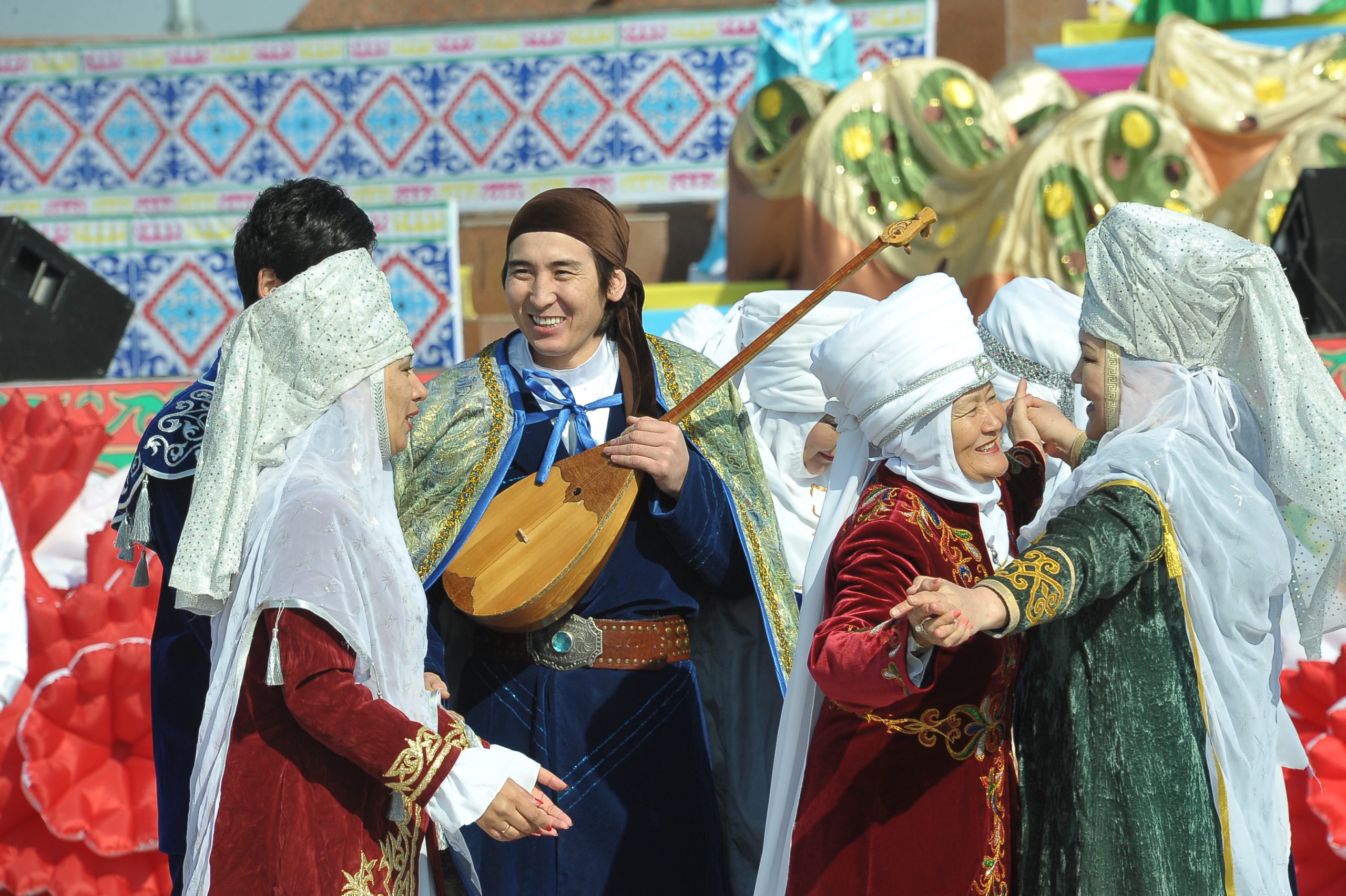 Көрісу күні картинки. Праздник амал в Казахстане. С праздником Наурыз. Наурыз в Казахстане.