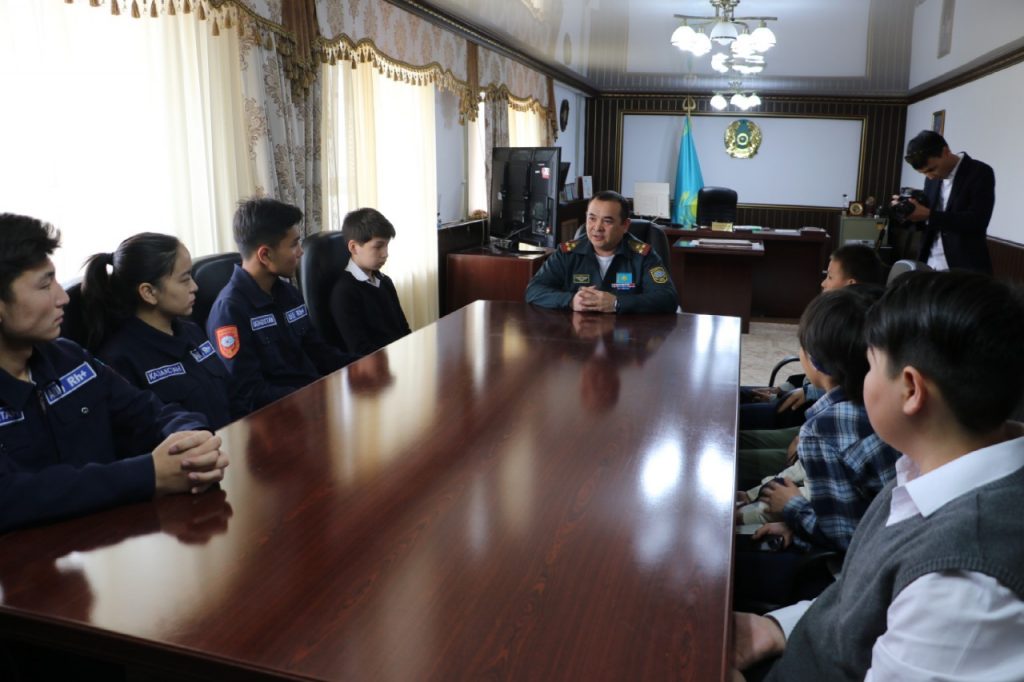 <strong>Бас құтқарушы балалармен сұхбаттасты</strong>