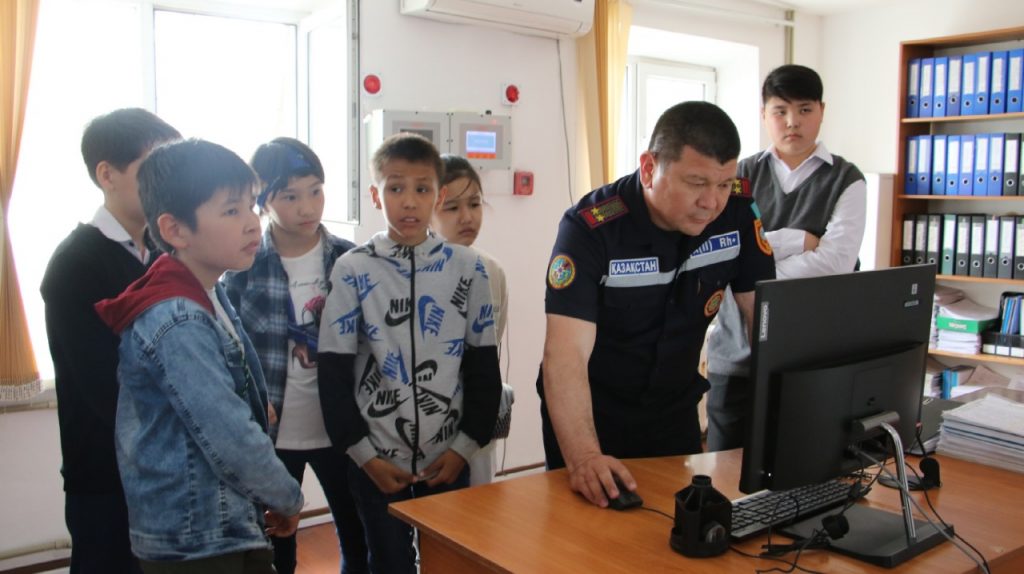 <strong>Бас құтқарушы балалармен сұхбаттасты</strong>