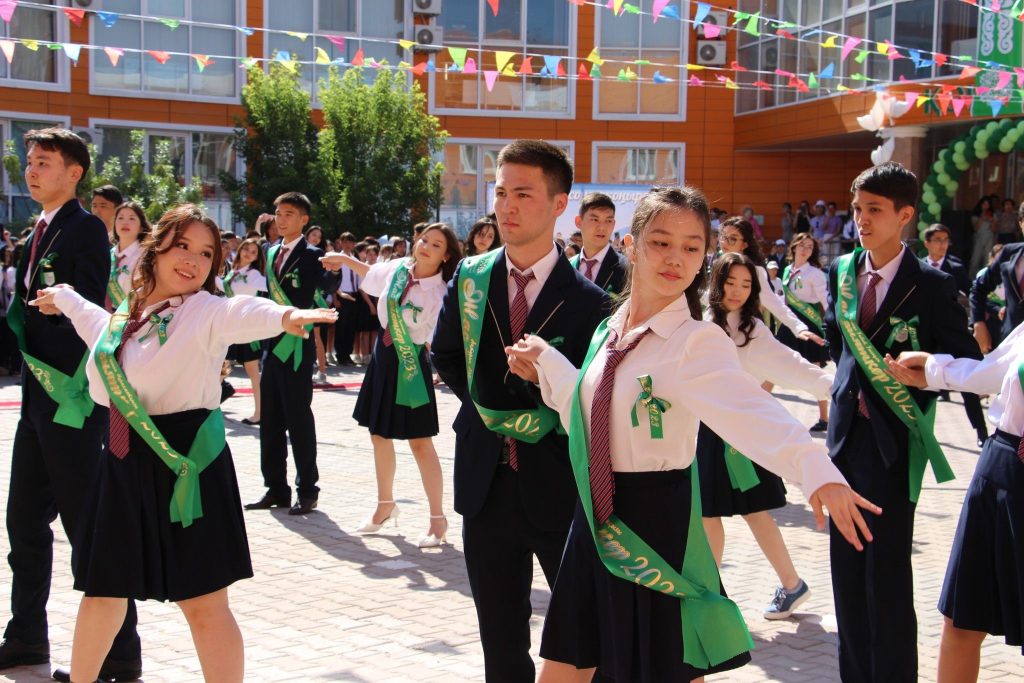Қызылордадағы Назарбаев Зияткерлік мектебінен 75 түлек қанат қақты
