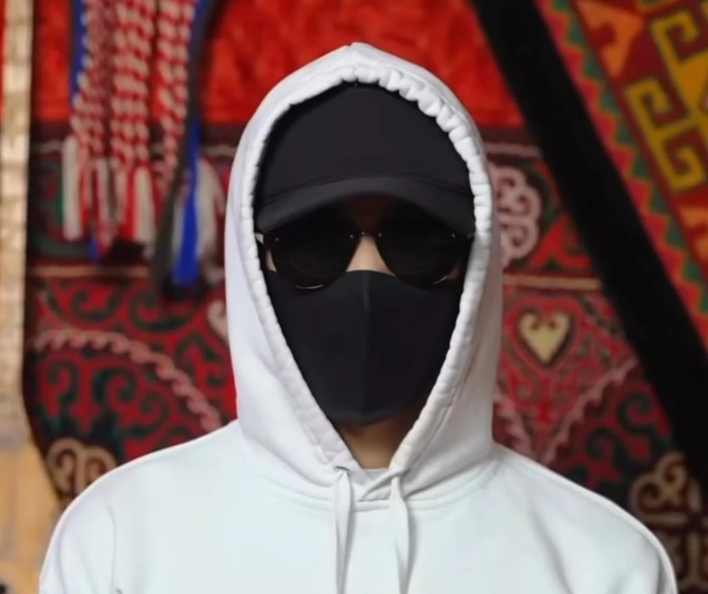 Мен жұмыста жасырын камерада бастығымды жұлып алдым. Ескі эротикалық телешоулар