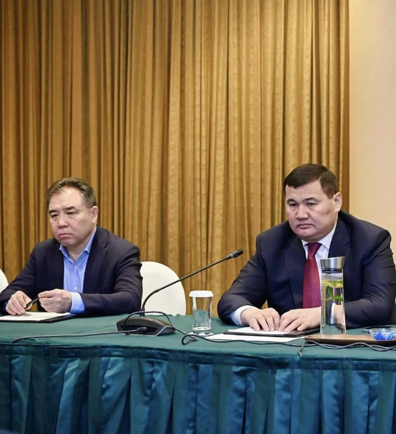 Облыс әкімі бастаған делегация Чэнду қаласында кәсіпорын басшыларымен кездесті