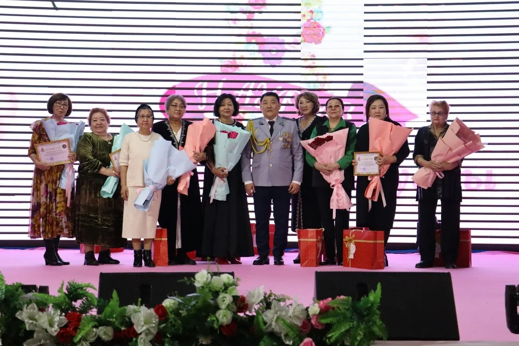 Қызылордалық полицейлер «Ана – әлем шуағы» атты мерекелік шара ұйымдастырды