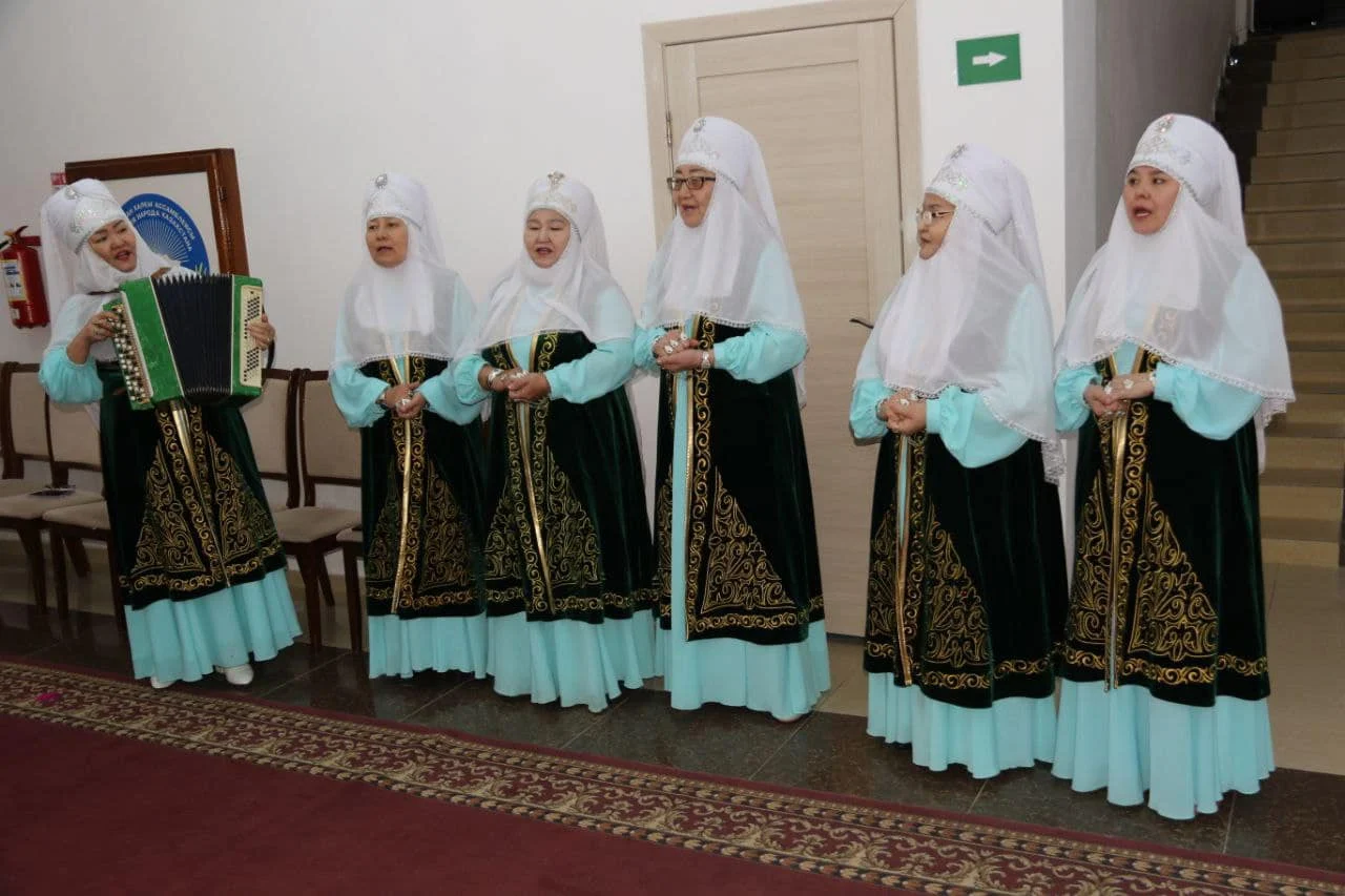 Ұлттық киімді ұлықтайық