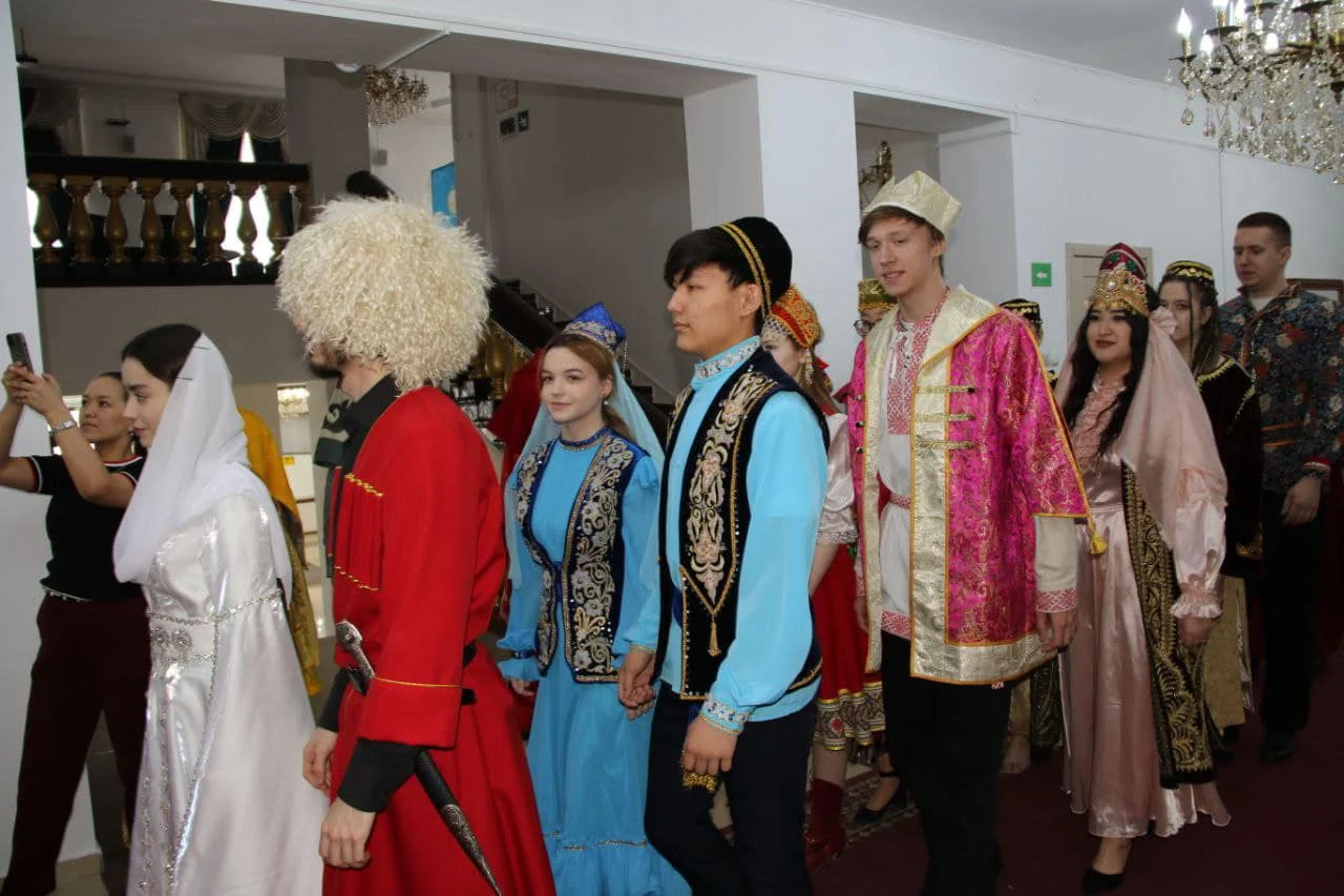 Ұлттық киімді ұлықтайық