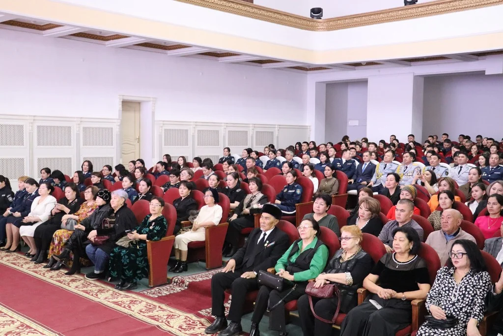 Қызылордалық полицейлер «Ана – әлем шуағы» атты мерекелік шара ұйымдастырды