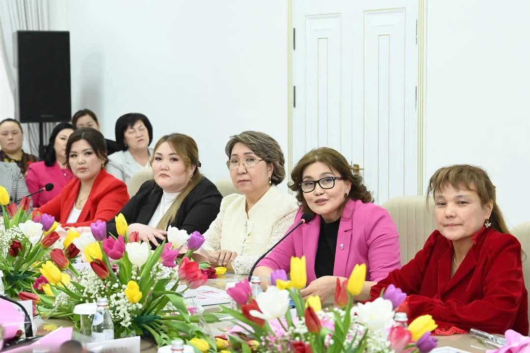 Аймақ басшысы «Анаға тағзым» орталығында қызылордалық аруларды құттықтады