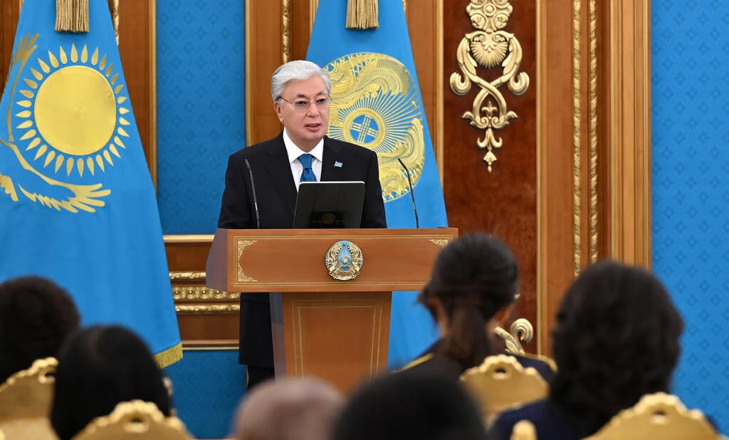 Президент аруларды көктем мерекесі – халықаралық әйелдер күнімен құттықтады