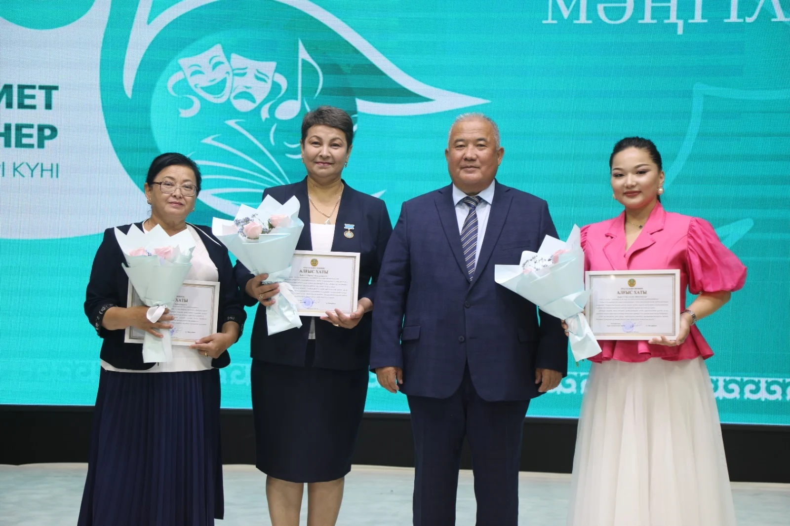 Мәдениет пен өнер қызметкерлеріне арналған салтанатты кеш өтті