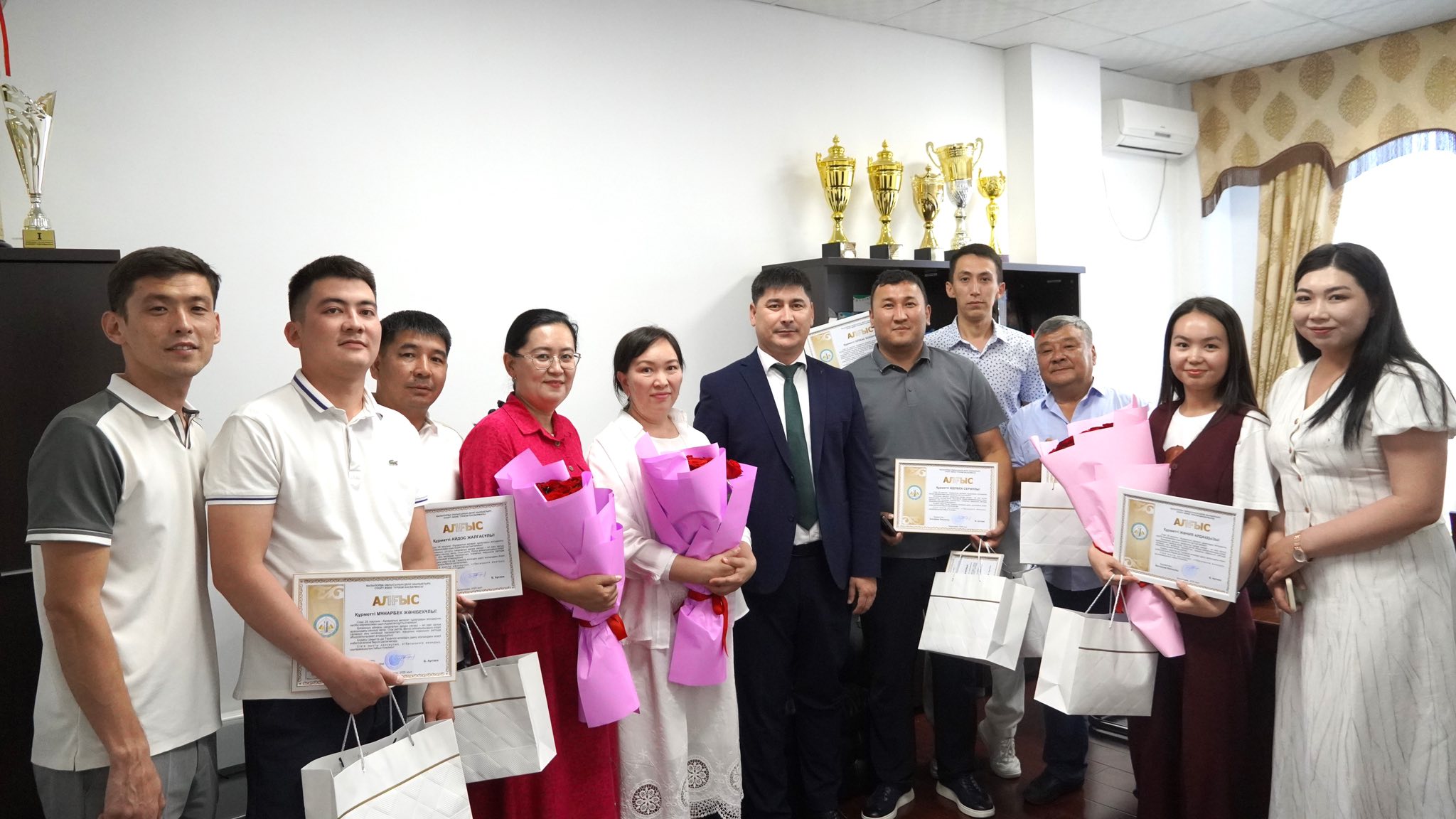 Журналистер қауымы құрмет төрінде