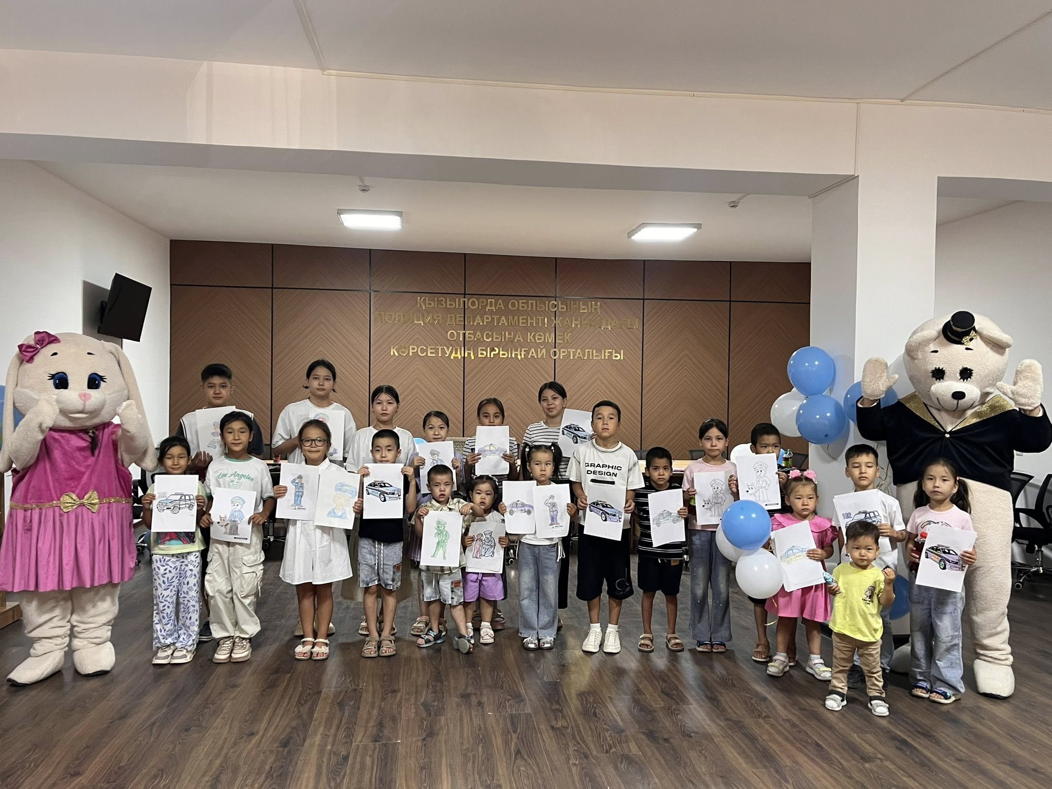 Қызылордалық полицейлер балаларға керемет көңіл –күй сыйлады