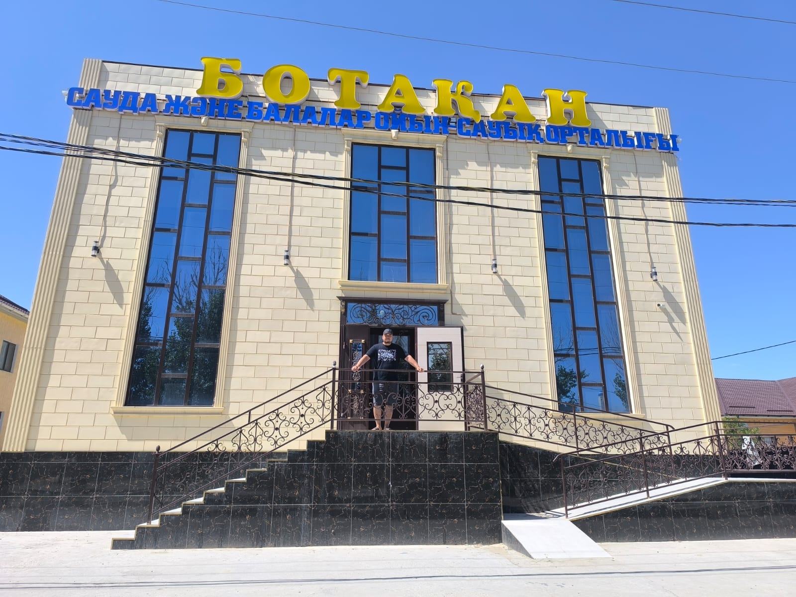 Жалағаштық кәсіпкер: «Қызмет көрсету саласы арқылы кәсіпкерлерге жағдай жасауға үлес қосып келемін»