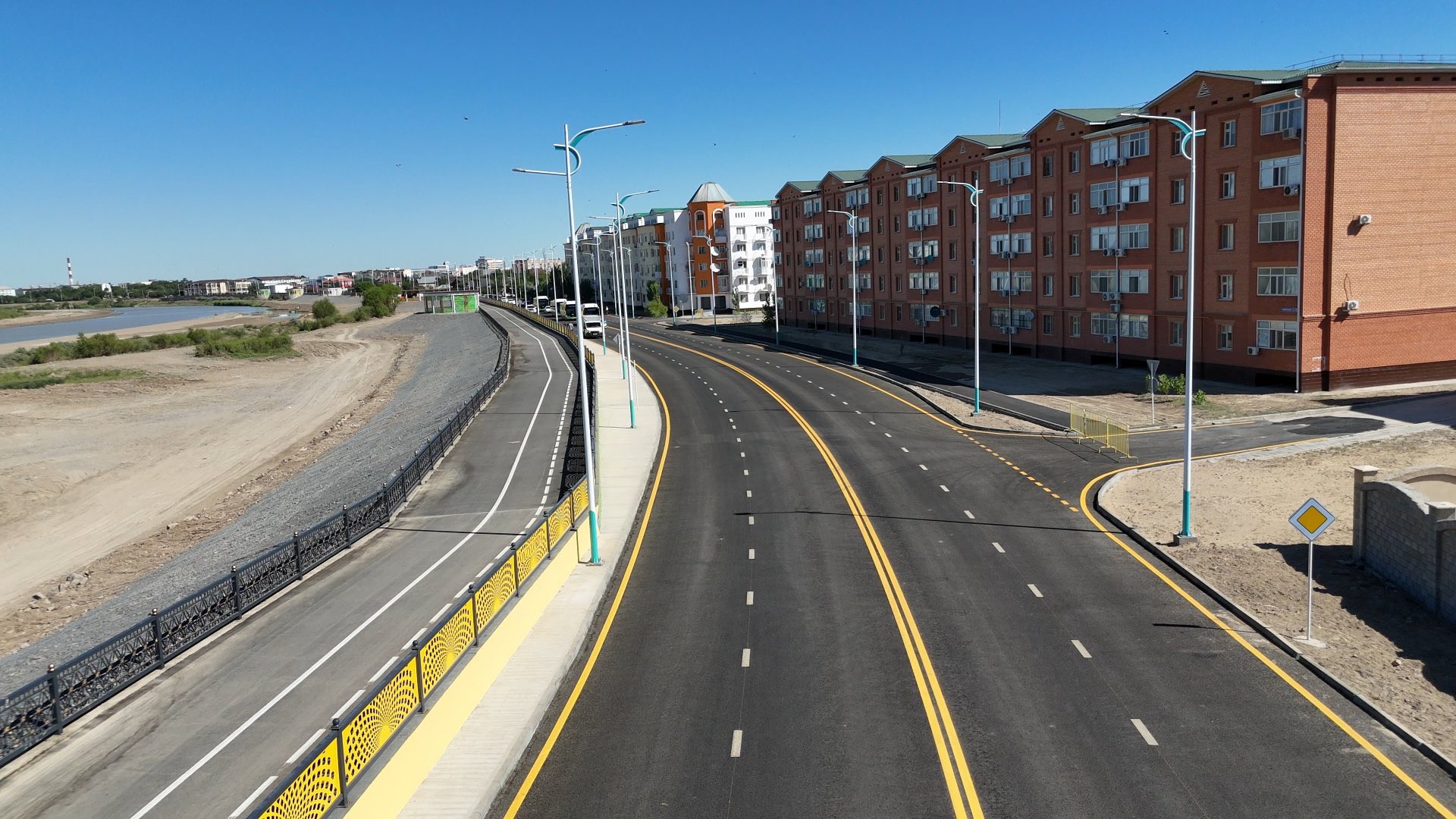 Даңғылға дара өрнек салған суретшілер кімдер?