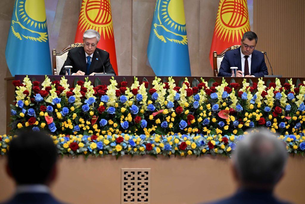 Қасым-Жомарт Тоқаев пен Садыр Жапаров Қазақстан мен Қырғызстан Жоғары мемлекетаралық кеңесінің отырысына қатысты
