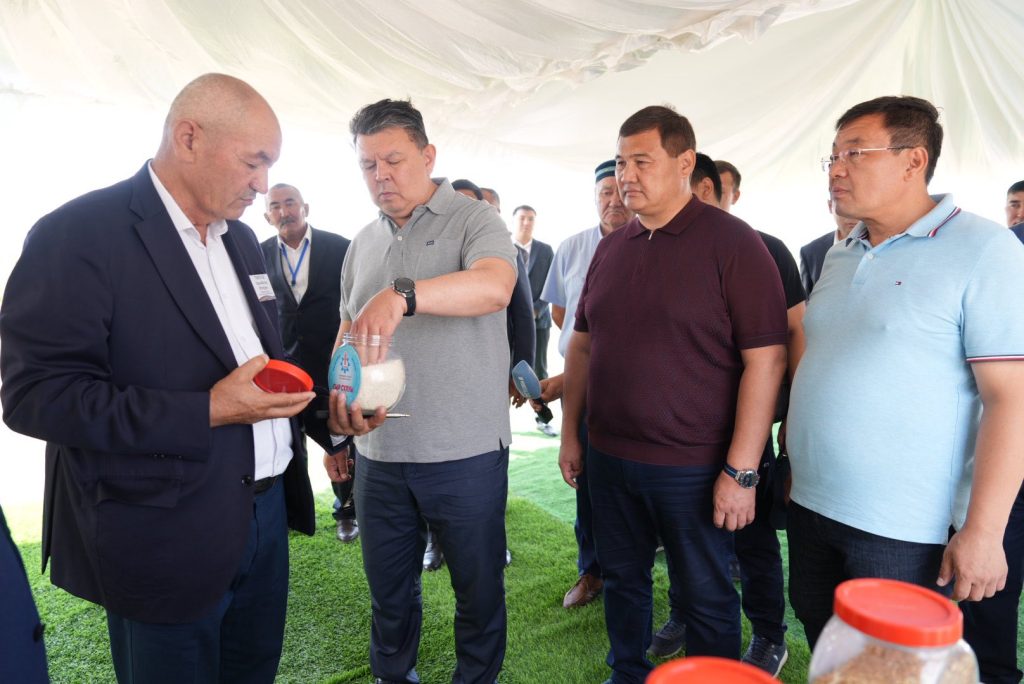 Қанат Бозымбаев Қармақшы ауданындағы «Жаңажол» жауапкершілігі шектеулі серіктестігінің жұмысымен танысты