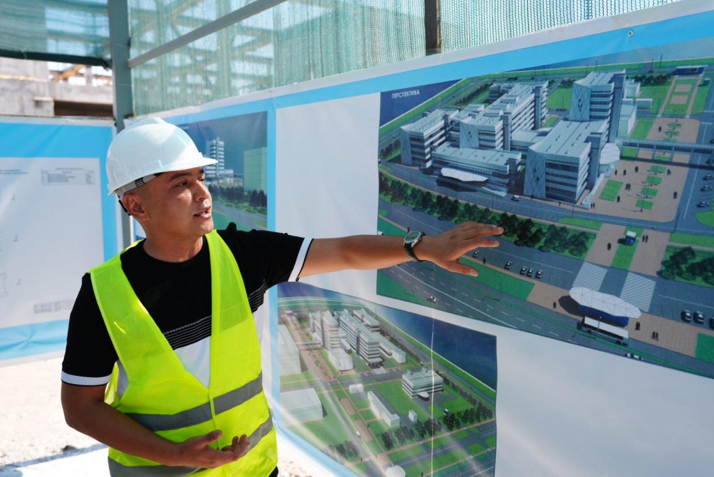 Депутаттар құрылыс басында