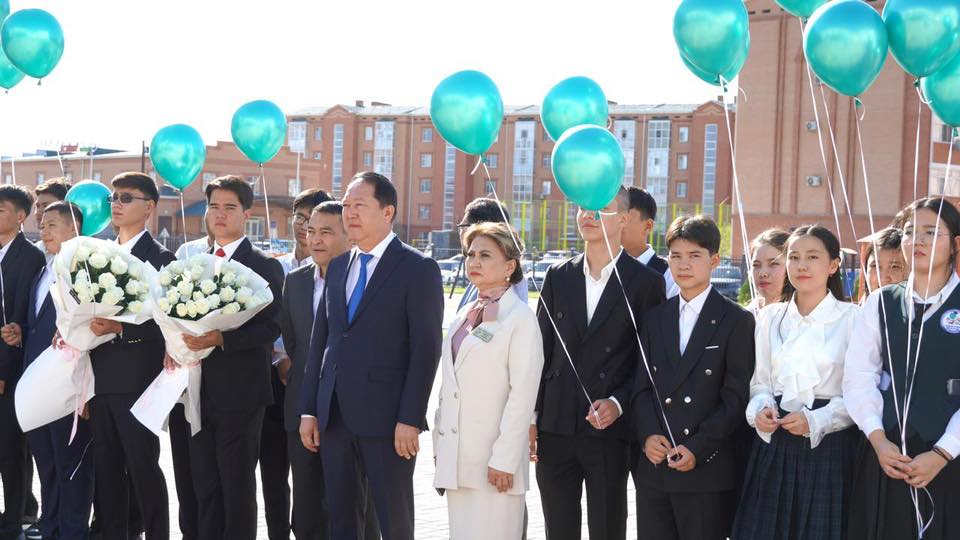 Білім - болашаққа бастар жарық жол