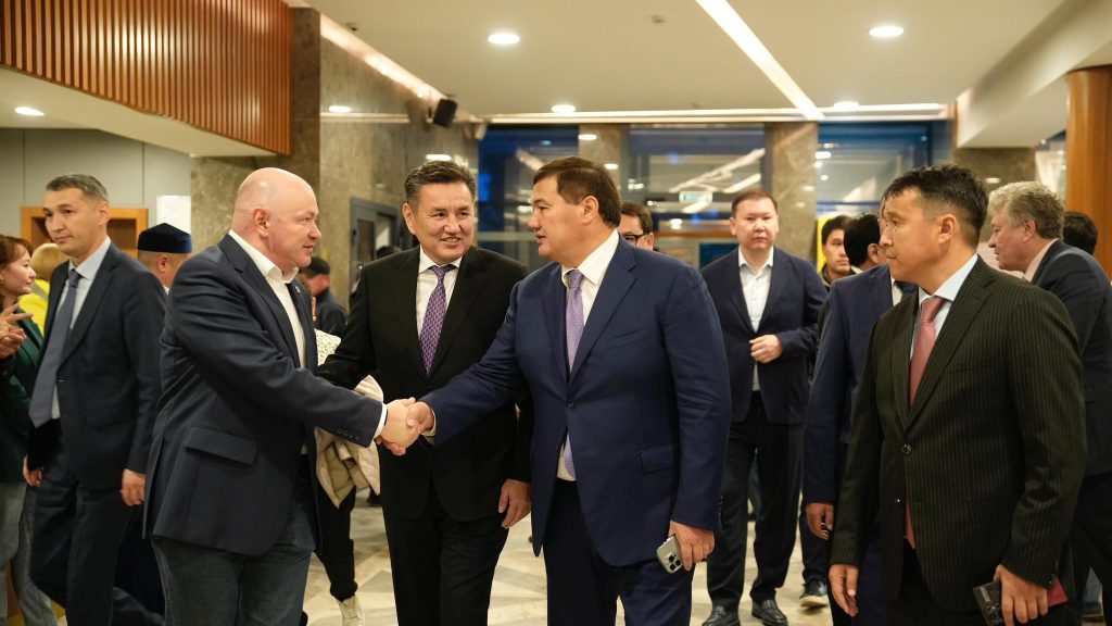 Сыр өңірінің делегациясы Өскемендегі нысандармен танысты