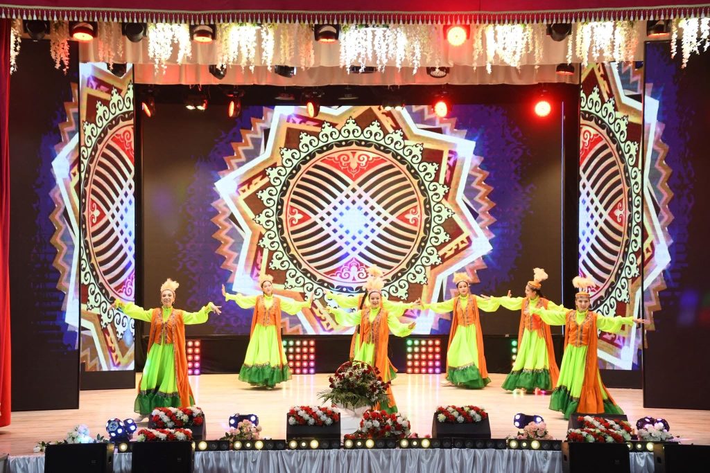 Ғұмырын білімге, жүрегін ұрпаққа арнаған аяулы ұстаздар құрметке бөлінді