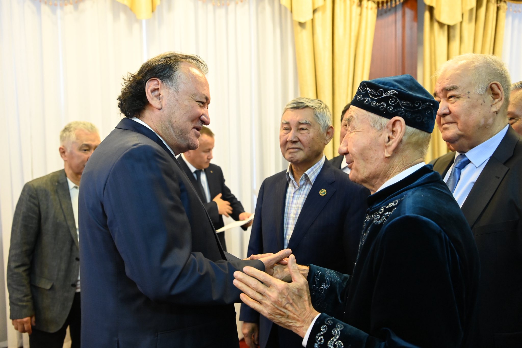 Аймақ басшысы Мемлекет және қоғам қайраткері Мұхтар Құл-Мұхаммедпен кездесті