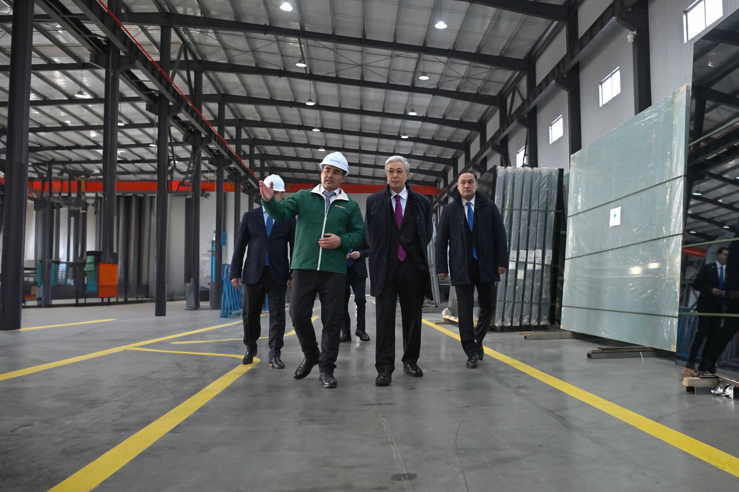 Президент Dala Glass әйнек өндіретін кәсіпорын қызметімен танысты