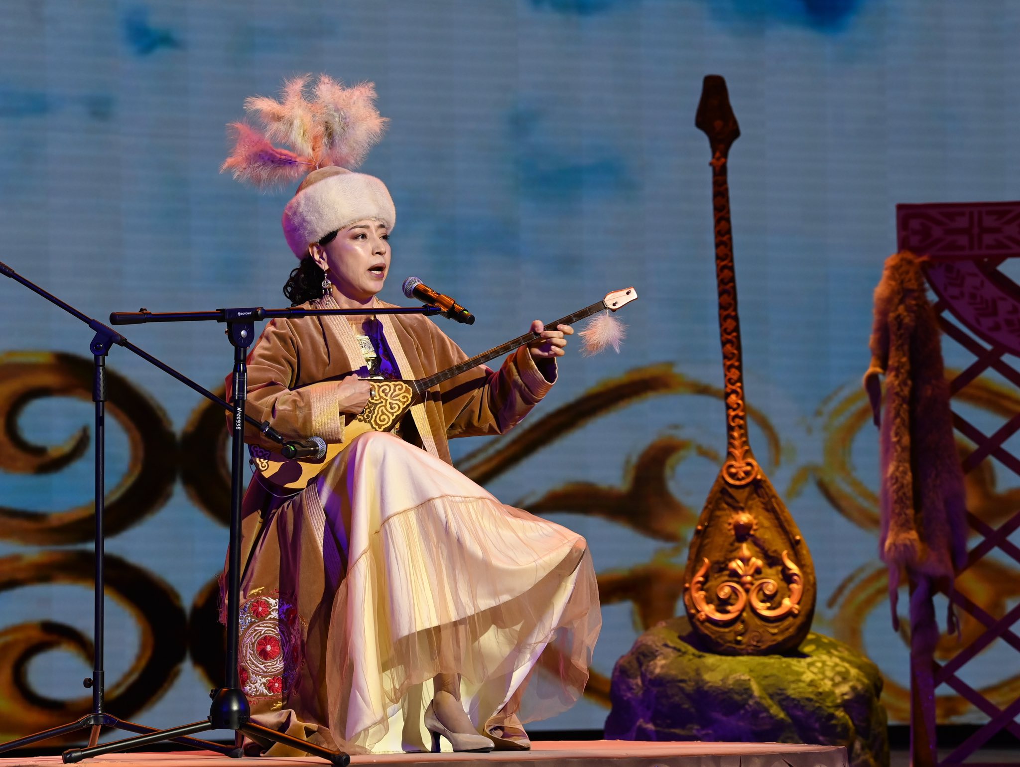 Алмасбек Алматовтың мерейтойына арналған «Жыр керуен» атты шығармашылық кеш өтті