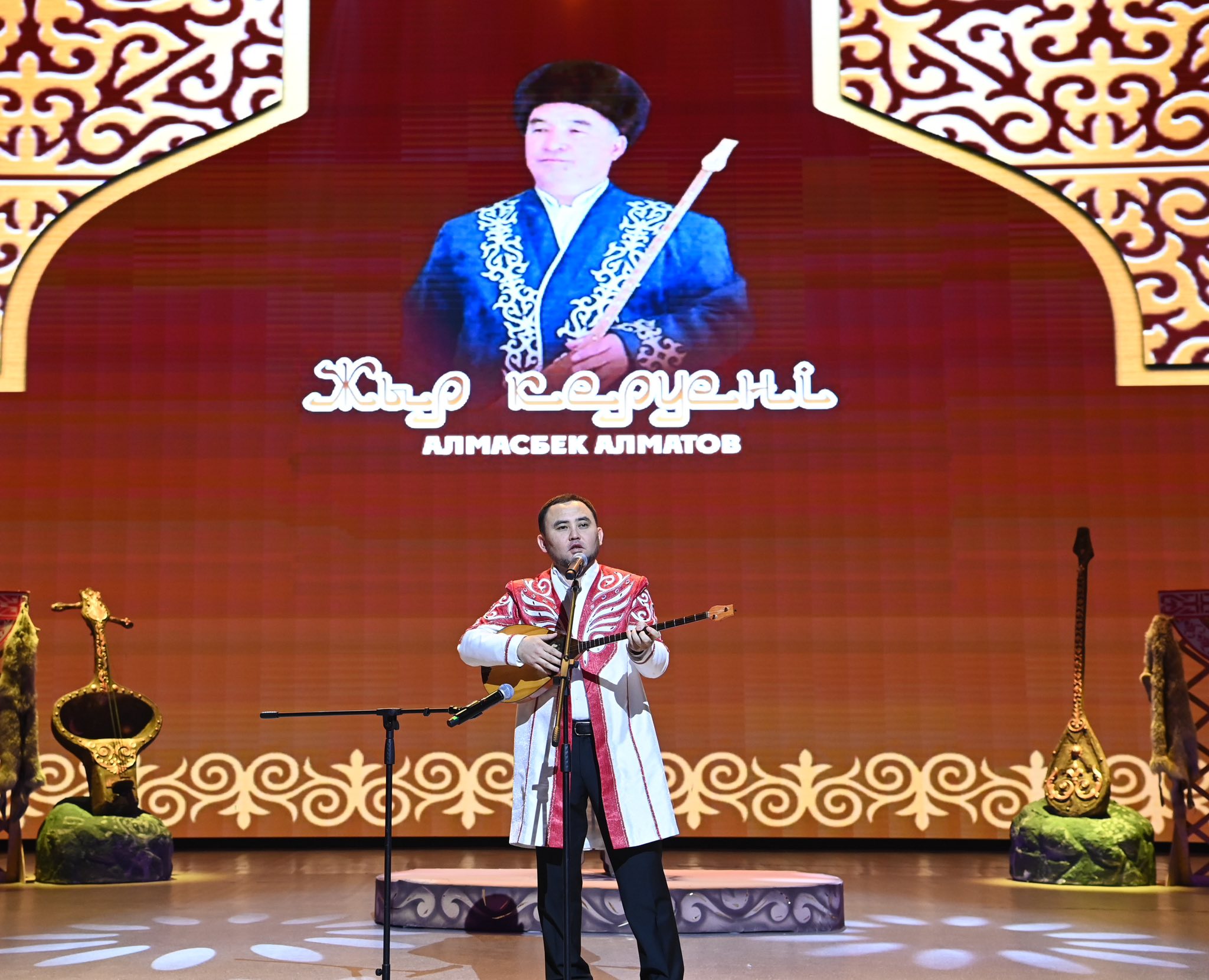 Алмасбек Алматовтың мерейтойына арналған «Жыр керуен» атты шығармашылық кеш өтті