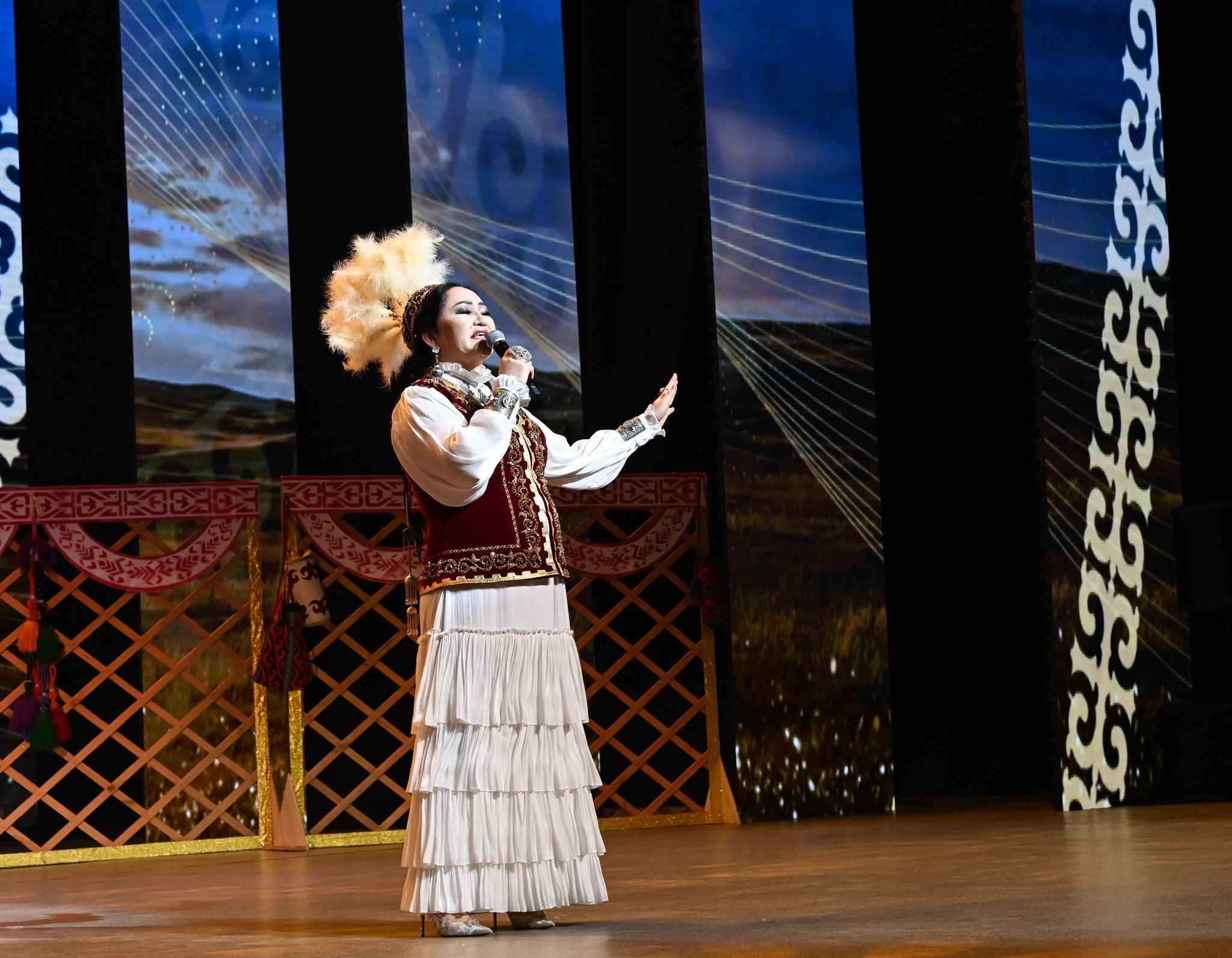 Алмасбек Алматовтың мерейтойына арналған «Жыр керуен» атты шығармашылық кеш өтті