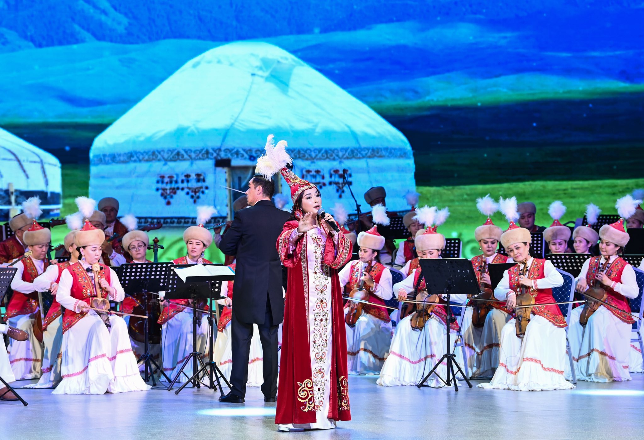 «Өнер орталығында» мерекелік салтанатты жиын өтті