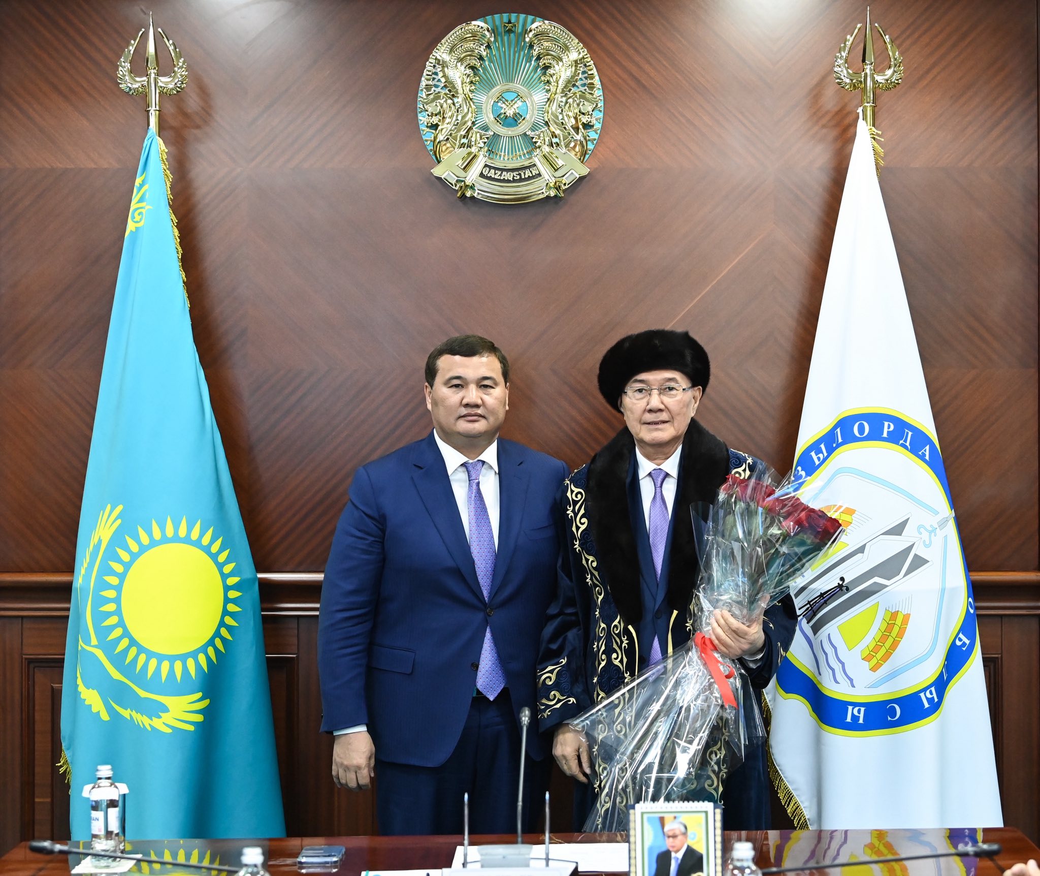 Аймақ басшысы еңбек ардагерлерін мерейтойымен құттықтады