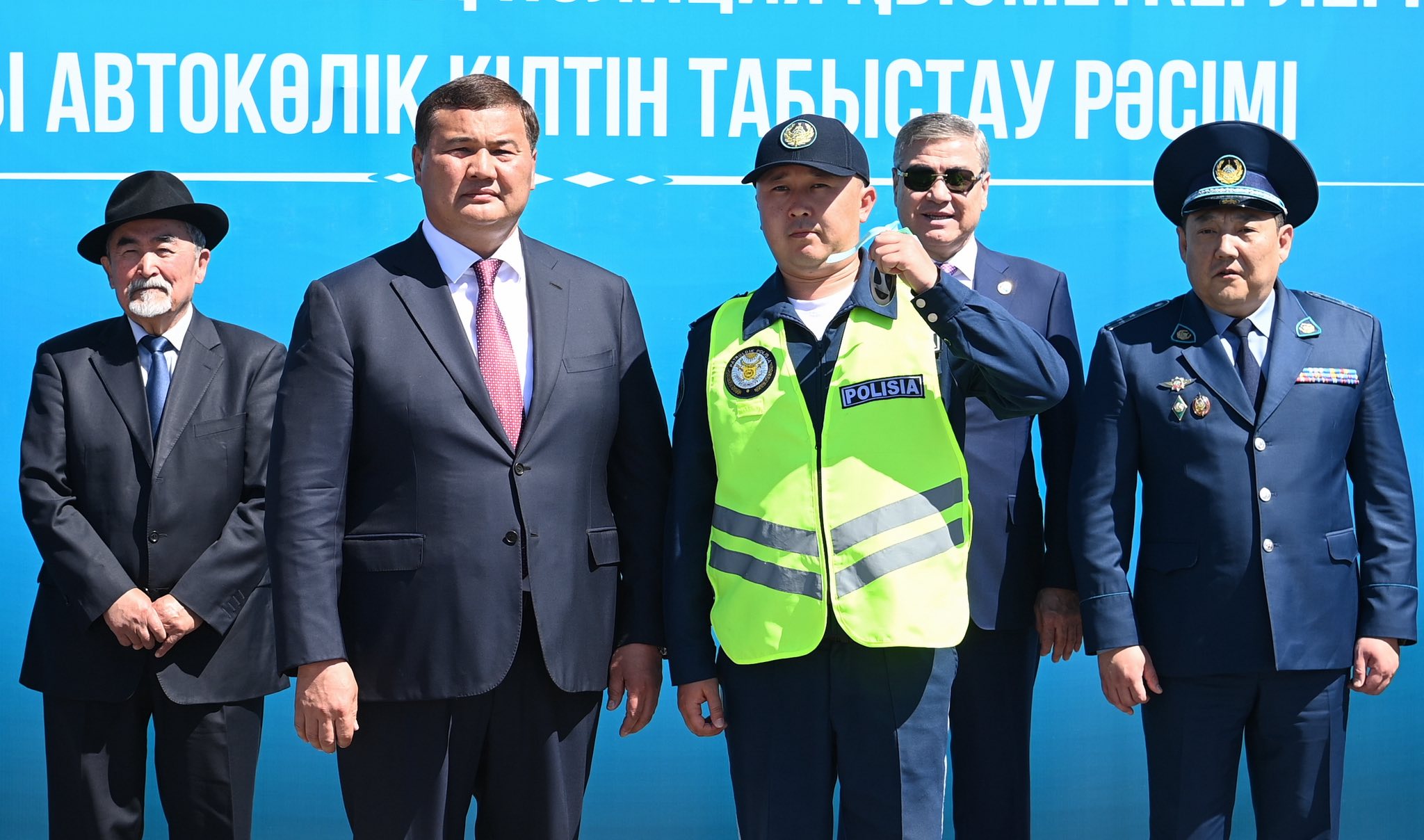 Қоғамдық қауіпсіздікті күшейту: Полицияға 100 жаңа автокөлік табысталды