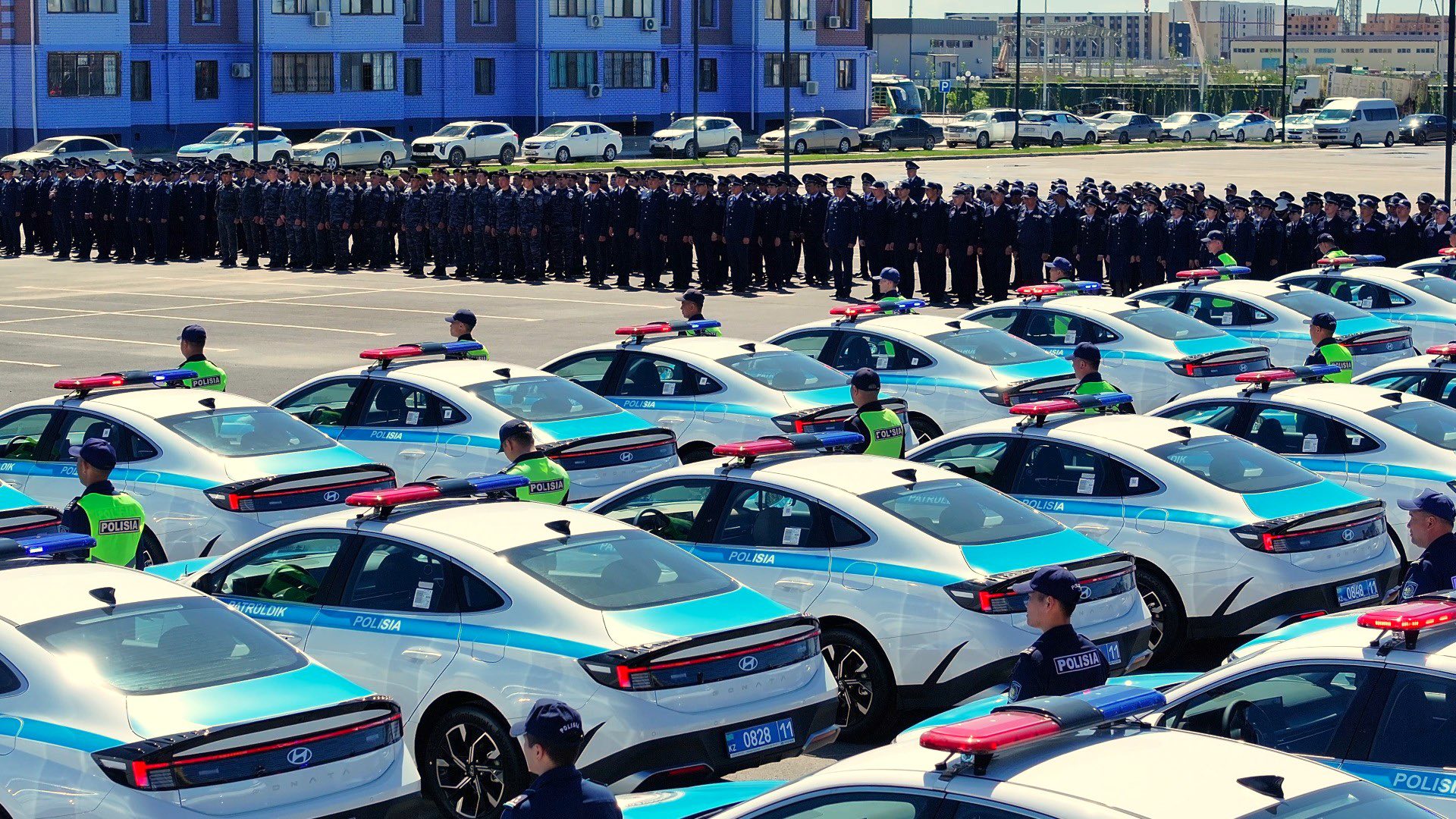 Қоғамдық қауіпсіздікті күшейту: Полицияға 100 жаңа автокөлік табысталды