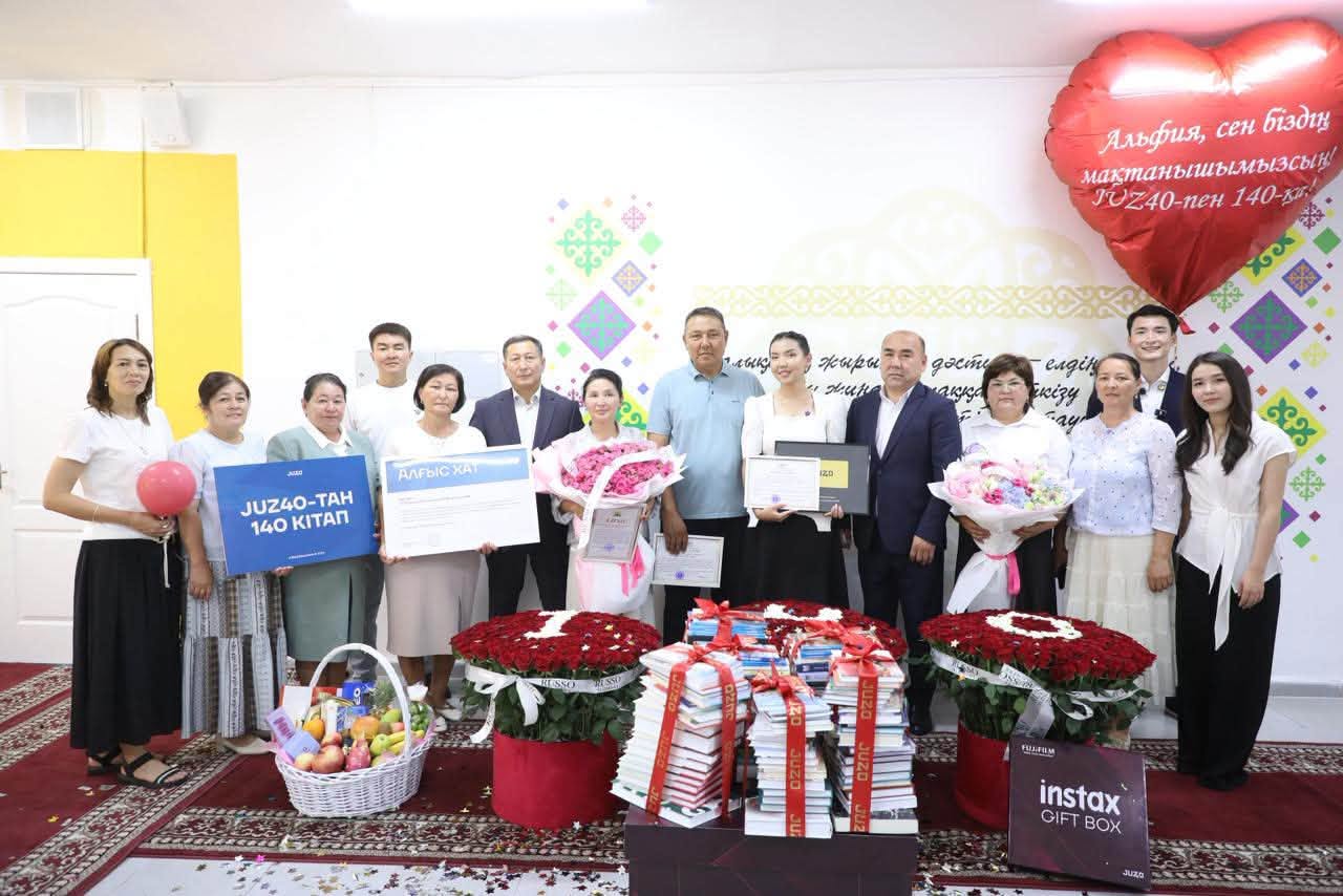 Ұлттық бірыңғай тестілеуде ең жоғары нәтиже көрсеткен түлекке құрмет көрсетілді