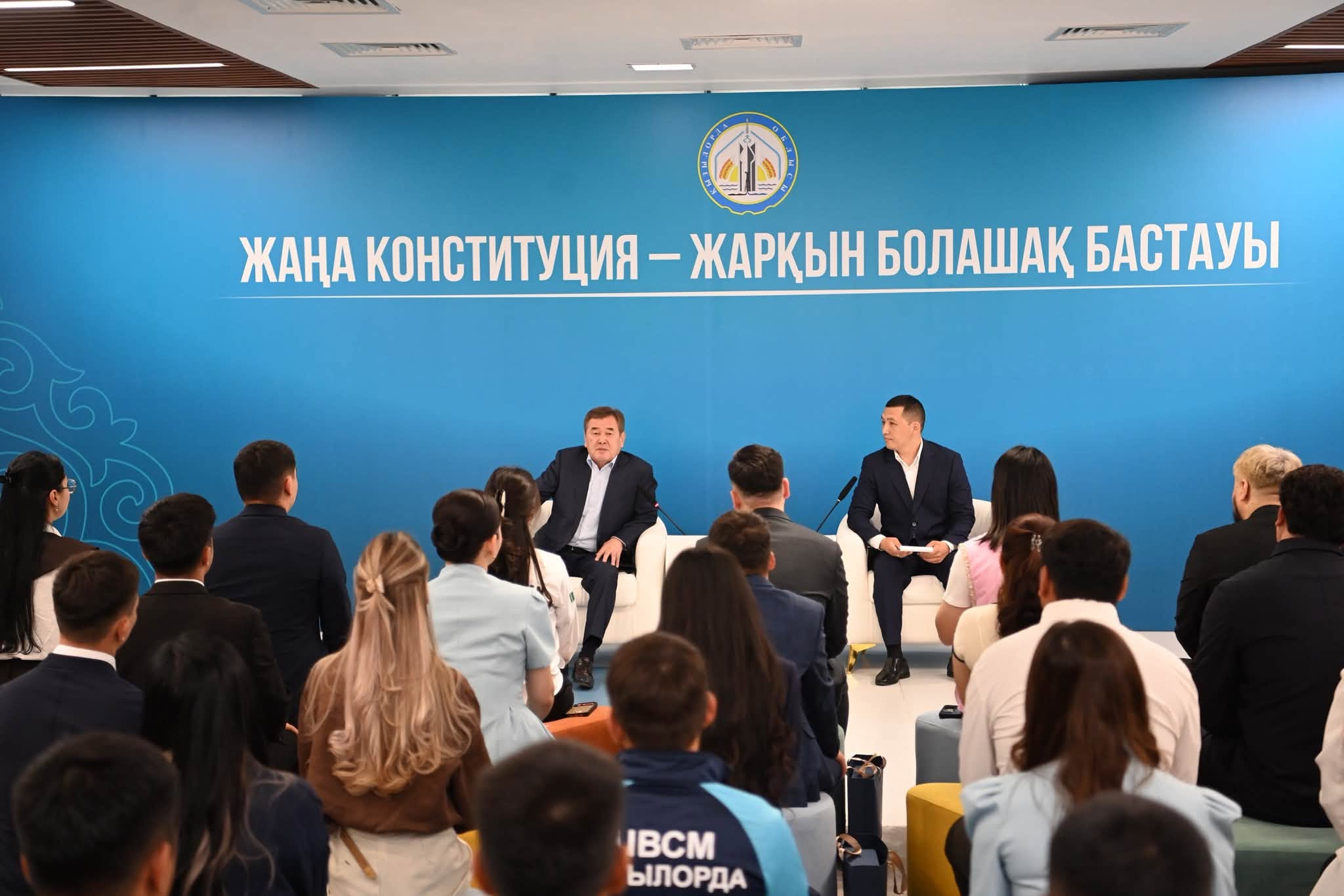Еркін форматтағы кездесуде жастар саясатының басым бағыттары талқыланды