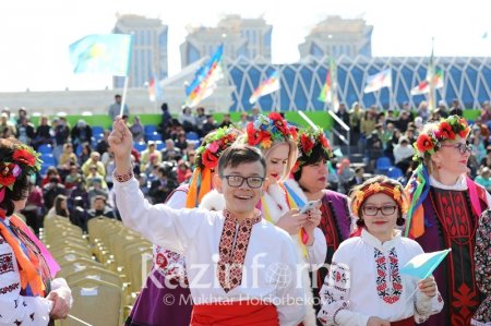 Президент Нұрсұлтан Назарбаев Астанада халықтық серуенге қатысуда