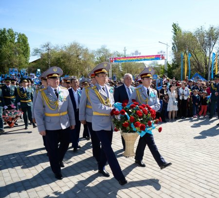 «Мәңгілік алау» мемориалына гүл шоқтарын қойды