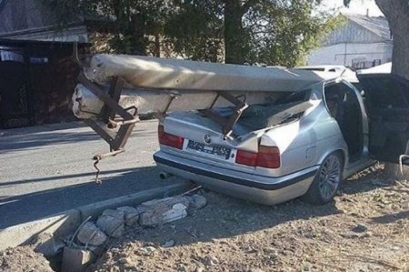 Қызылордада бағанаға соғылған көлік иесі табылмай жатыр