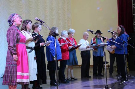 Бірге ән шырқады