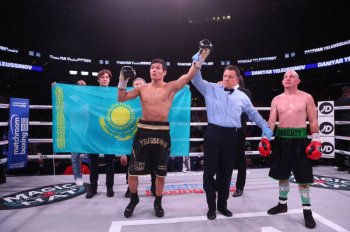 Данияр Елеусінов америкалық боксшыны бірінші раундта нокаутқа түсірді