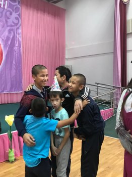 Балаларға қуаныш сыйлады