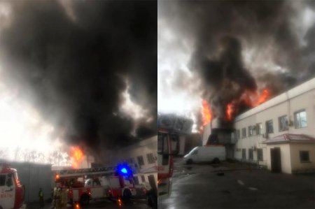 «Барахолка» қоймалары отқа оранды