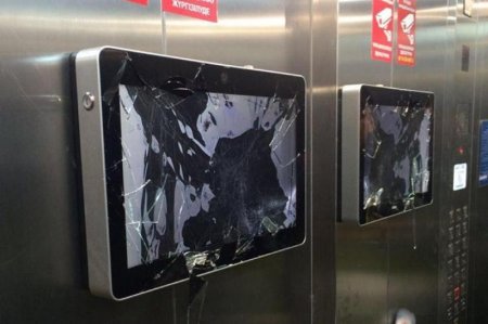 Лифтідегі мониторды сындырып кеткен