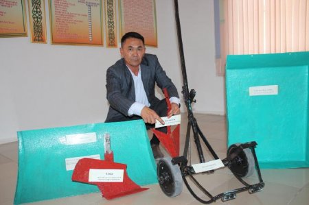 Қызылордалық өнертапқыш әмбебап қоларба жасап шығарды