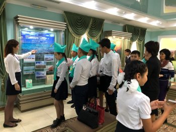 «Адал ұрпақ» клубының мүшелері тарихи жәдігерлермен танысты