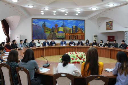 Келешек мамандармен кездесу