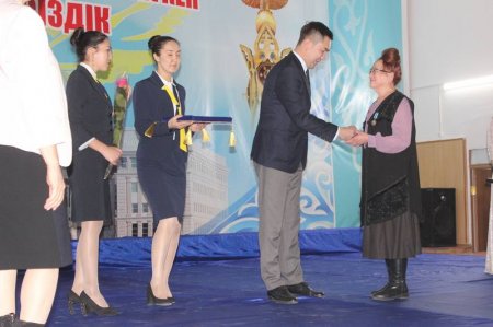 Мектептегі мерекелік жиын