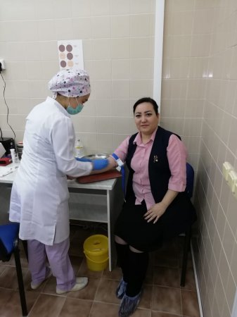 Қызметкерлер қан берді