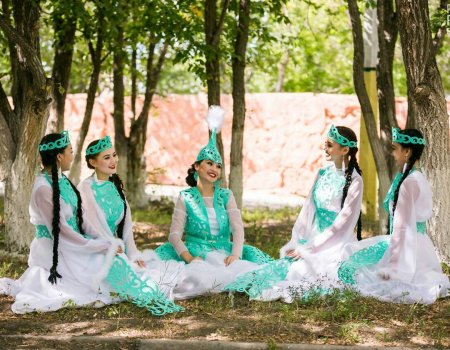 ҚОЛӨНЕРДІ ДӘРІПТЕУШІ ХАЛИДА