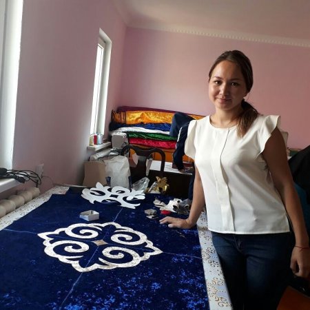 ҚОЛӨНЕРДІ ДӘРІПТЕУШІ ХАЛИДА